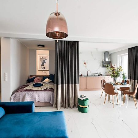 Apartament Marcelin Gold Wes Quality Suite بوزنان المظهر الخارجي الصورة