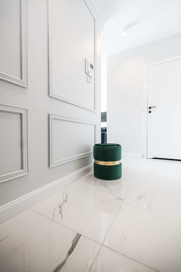 Apartament Marcelin Gold Wes Quality Suite بوزنان المظهر الخارجي الصورة