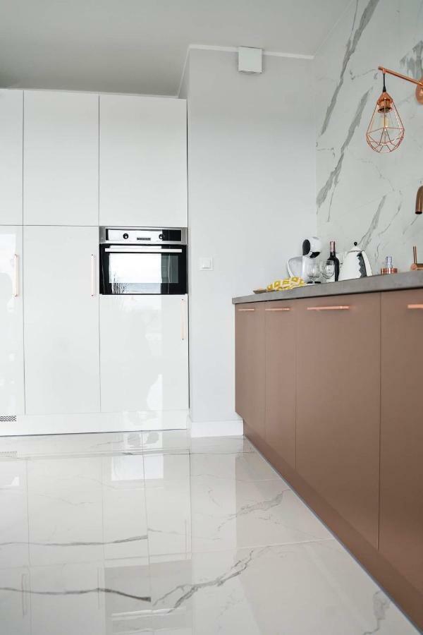 Apartament Marcelin Gold Wes Quality Suite بوزنان المظهر الخارجي الصورة